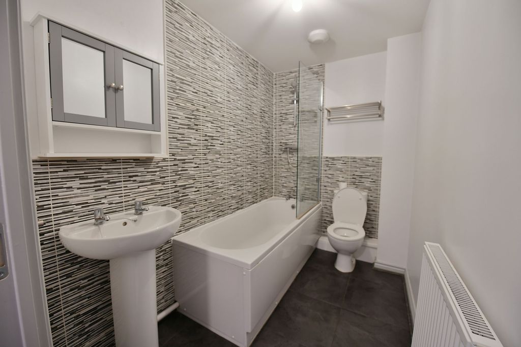 Property photo 3 of 20