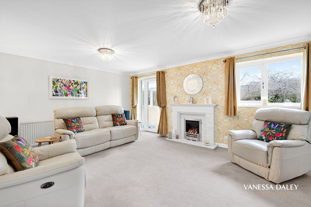 Property photo 2 of 43