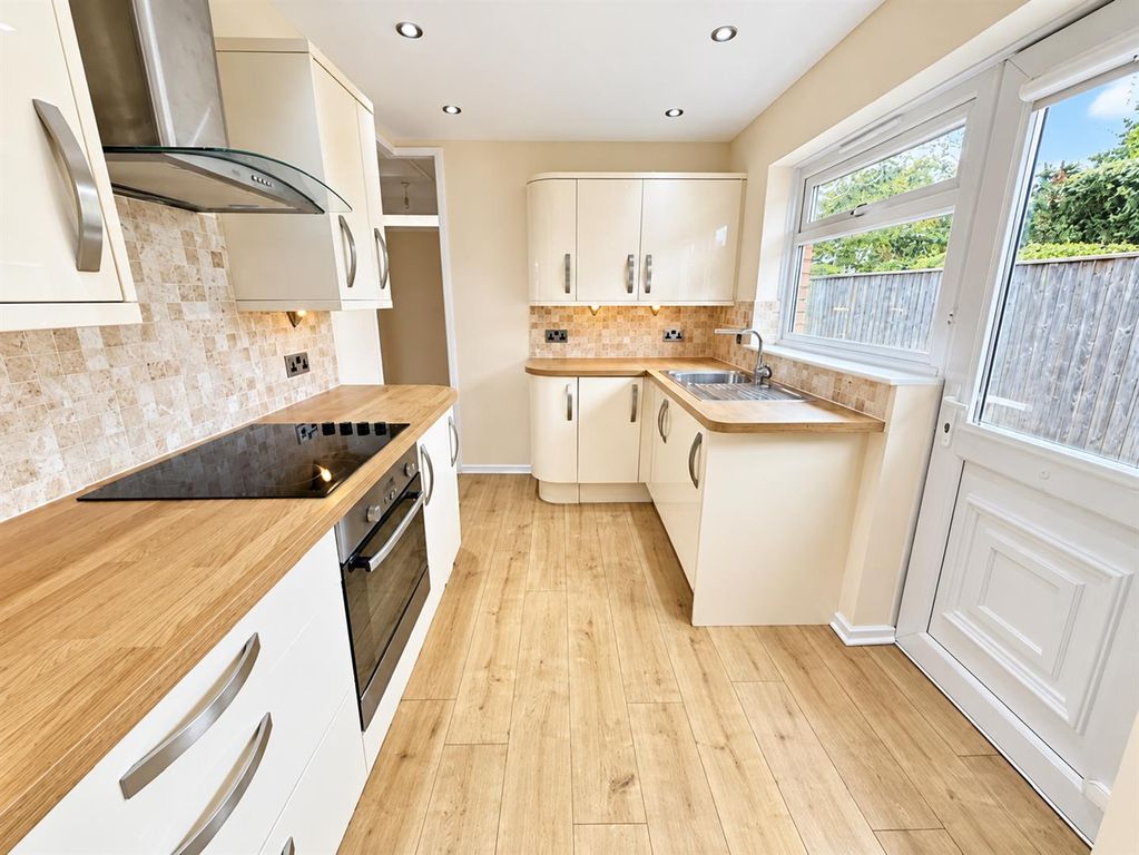 Property photo 3 of 14 Kitchen