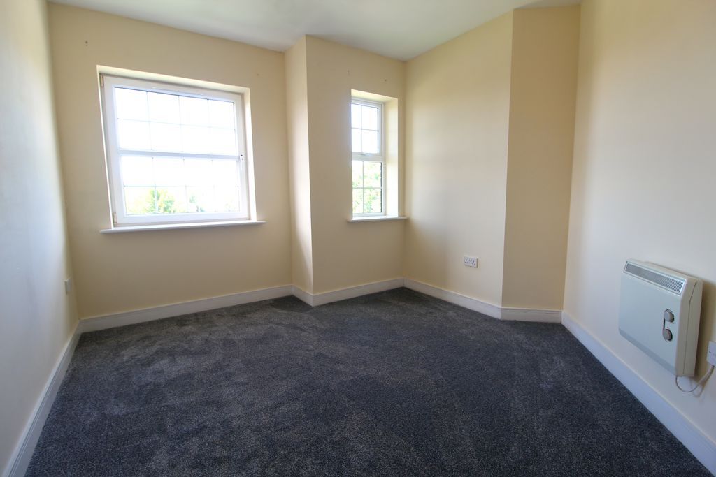 Property photo 3 of 9 Bedroom