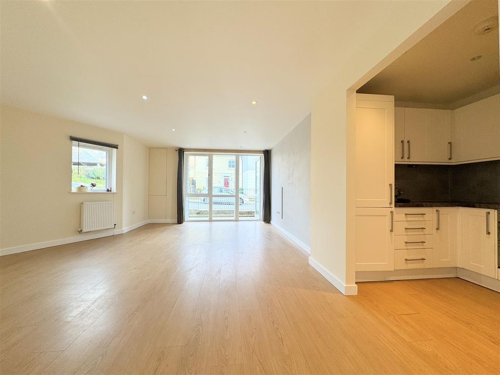 Property photo 2 of 16 Lounge Diner