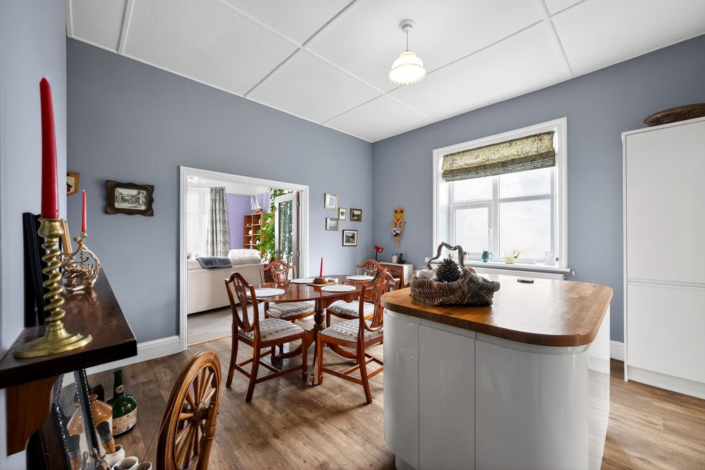 Property photo 3 of 18 Kitchen/Dining Room