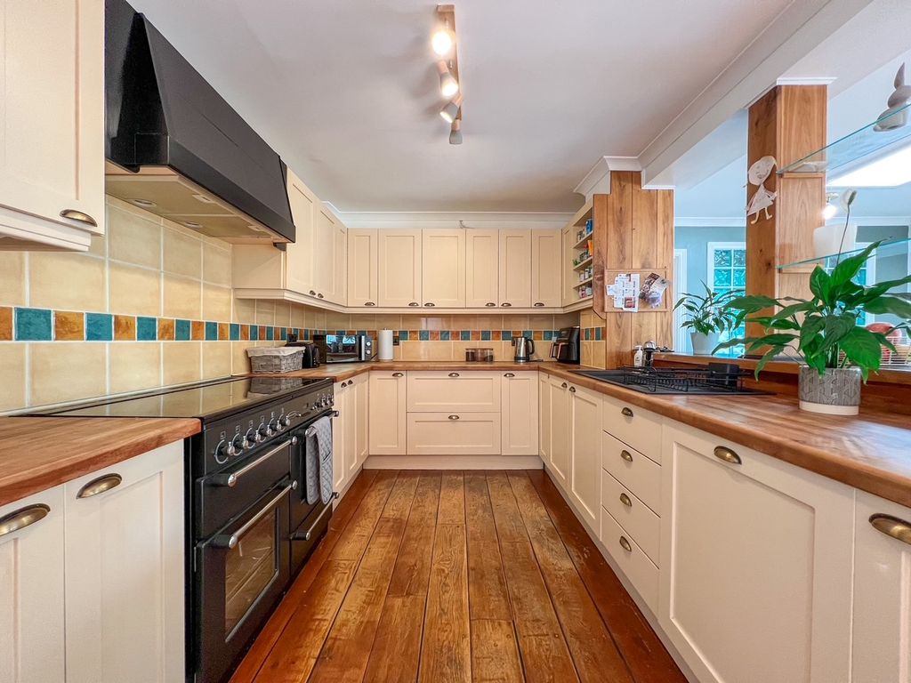 Property photo 2 of 33