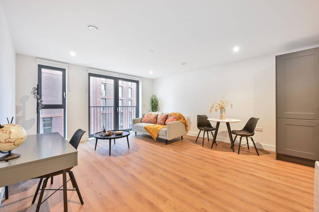 Property photo 2 of 34