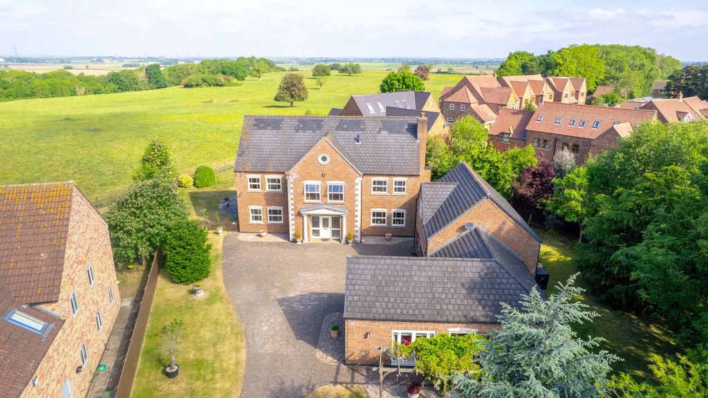 Property photo 1 of 36