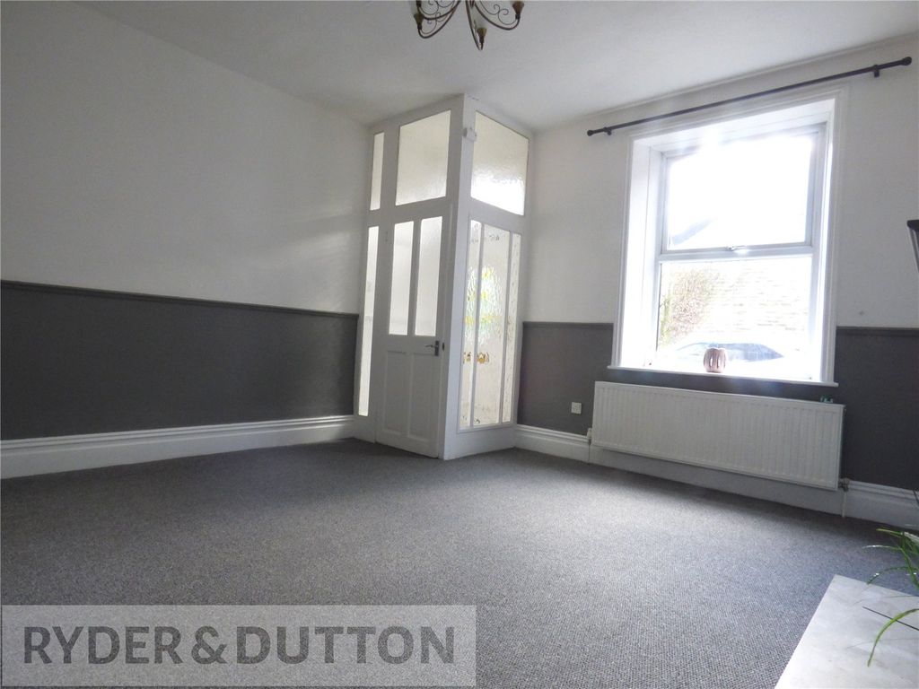 Property photo 3 of 14 Lounge