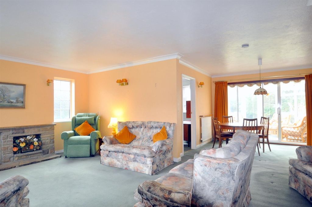 Property photo 3 of 18 Sitting Room