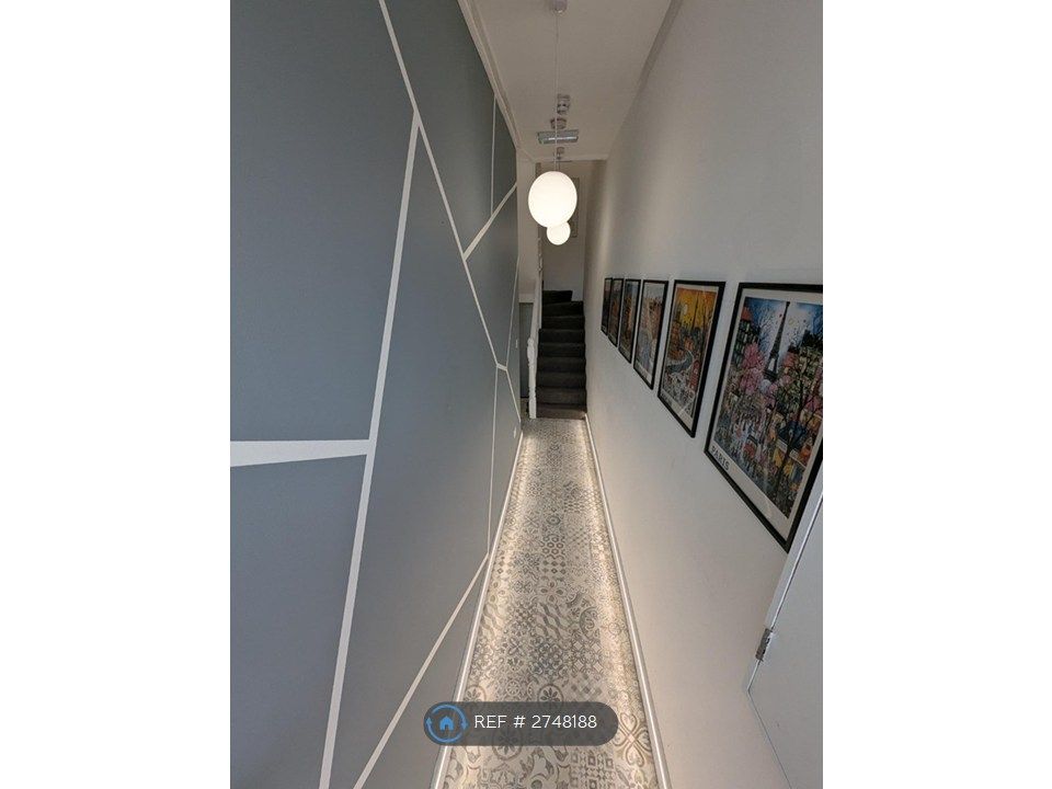 Property photo 2 of 24 Communal Entrance