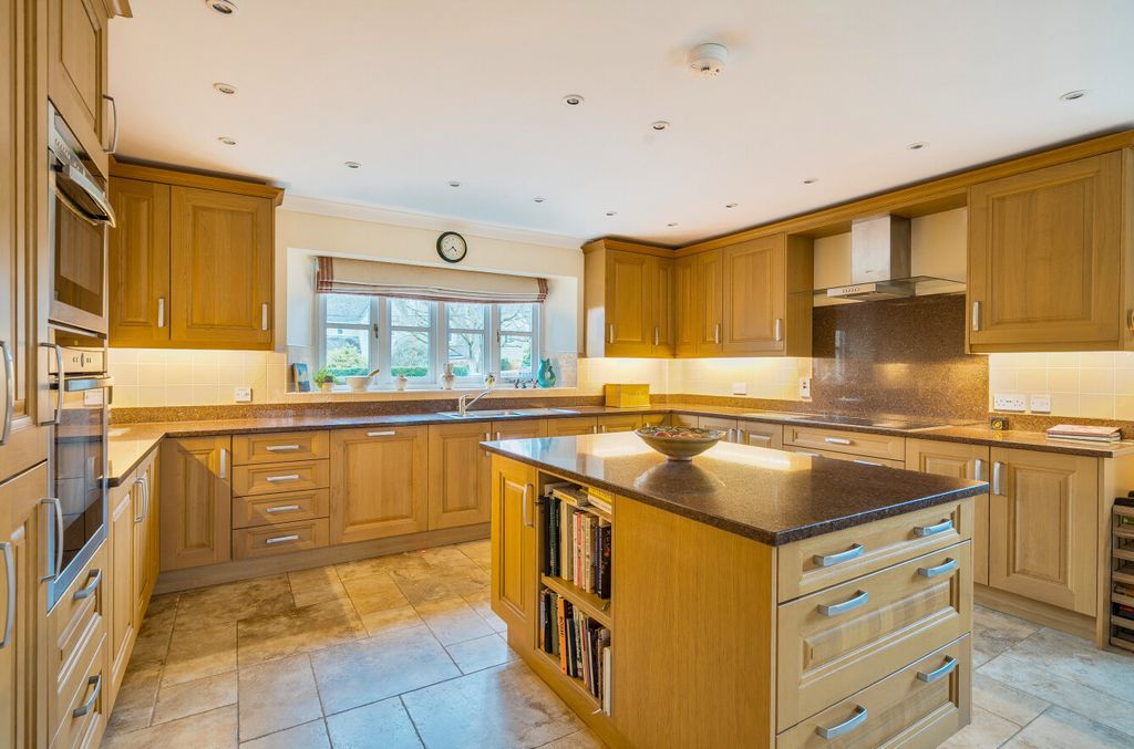 Property photo 2 of 21 Kitchen