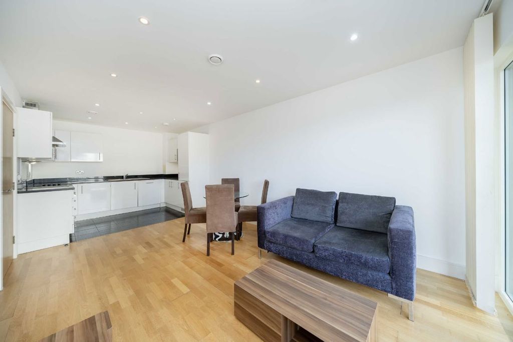 Property photo 2 of 6