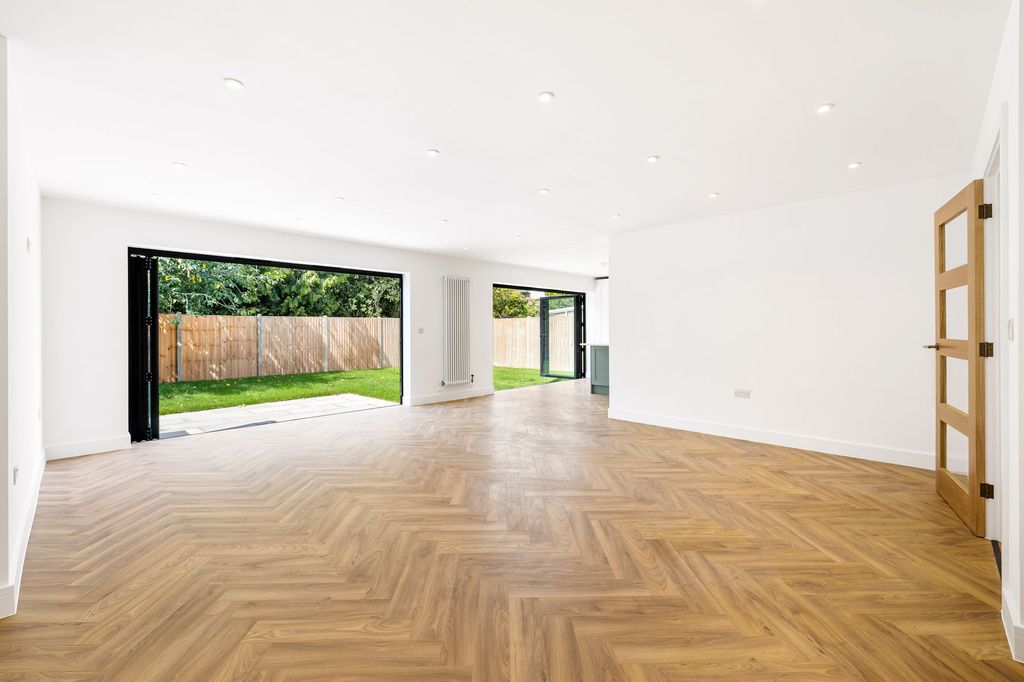 Property photo 2 of 30