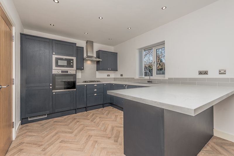 Property photo 2 of 12 79 Waterloo Lane, Ls13 2Je-5553