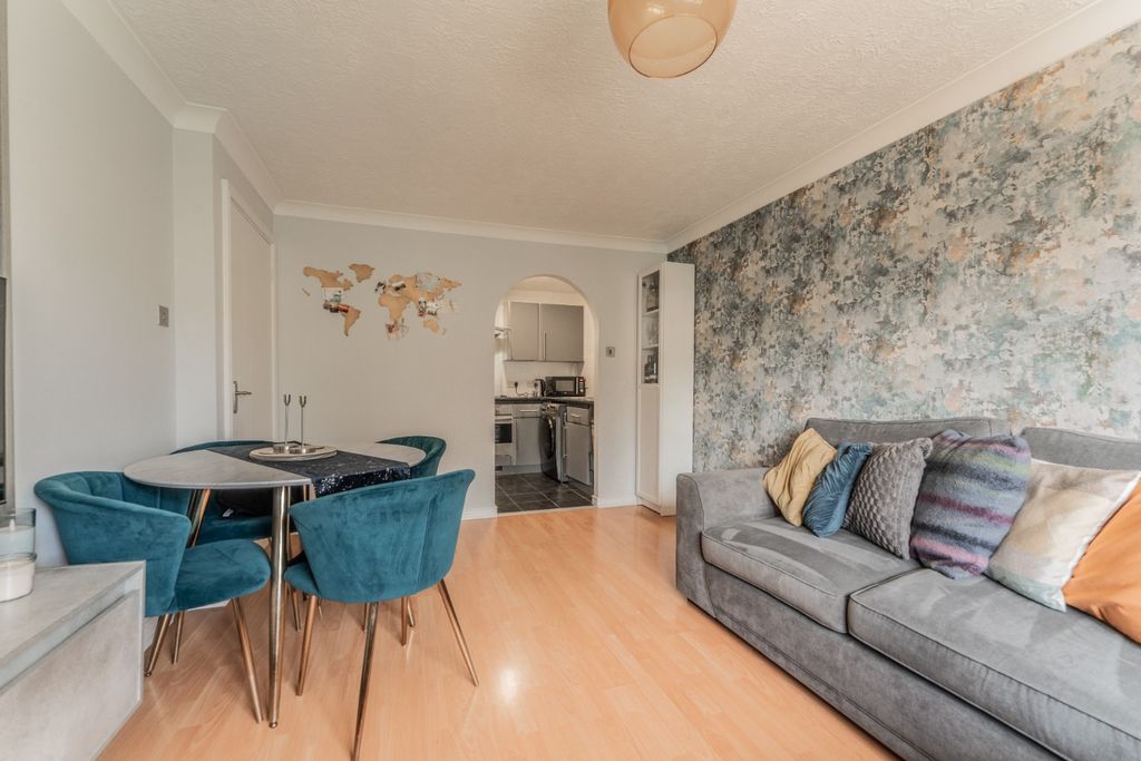 Property photo 3 of 8 5162483