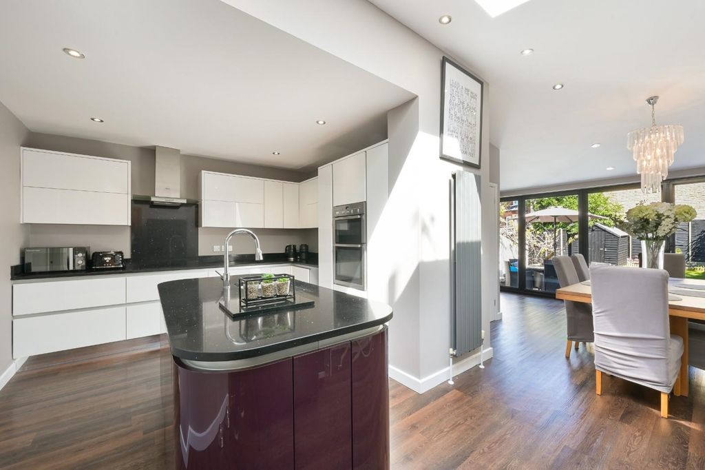 Property photo 2 of 20 Hook Road  (14).Jpg