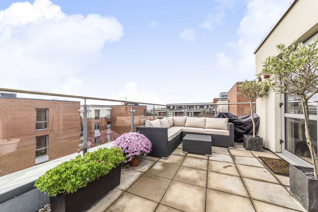 Additional image 7 of 3 bed flat for saleHigh Street, Brentford TW8