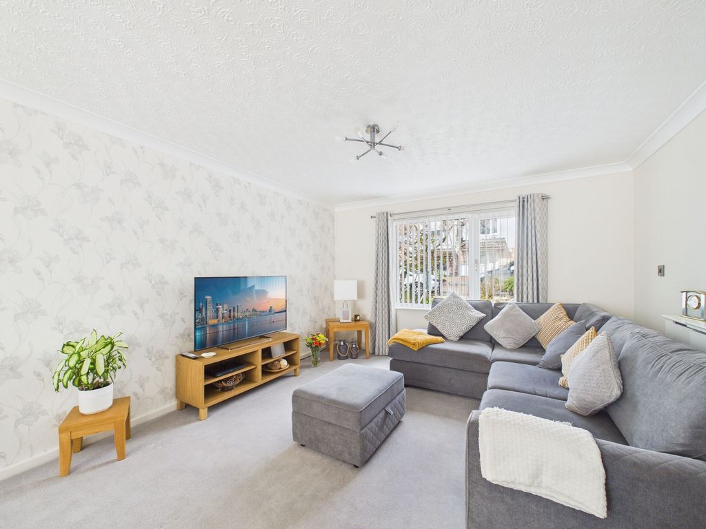 Property photo 2 of 12 Lounge Area