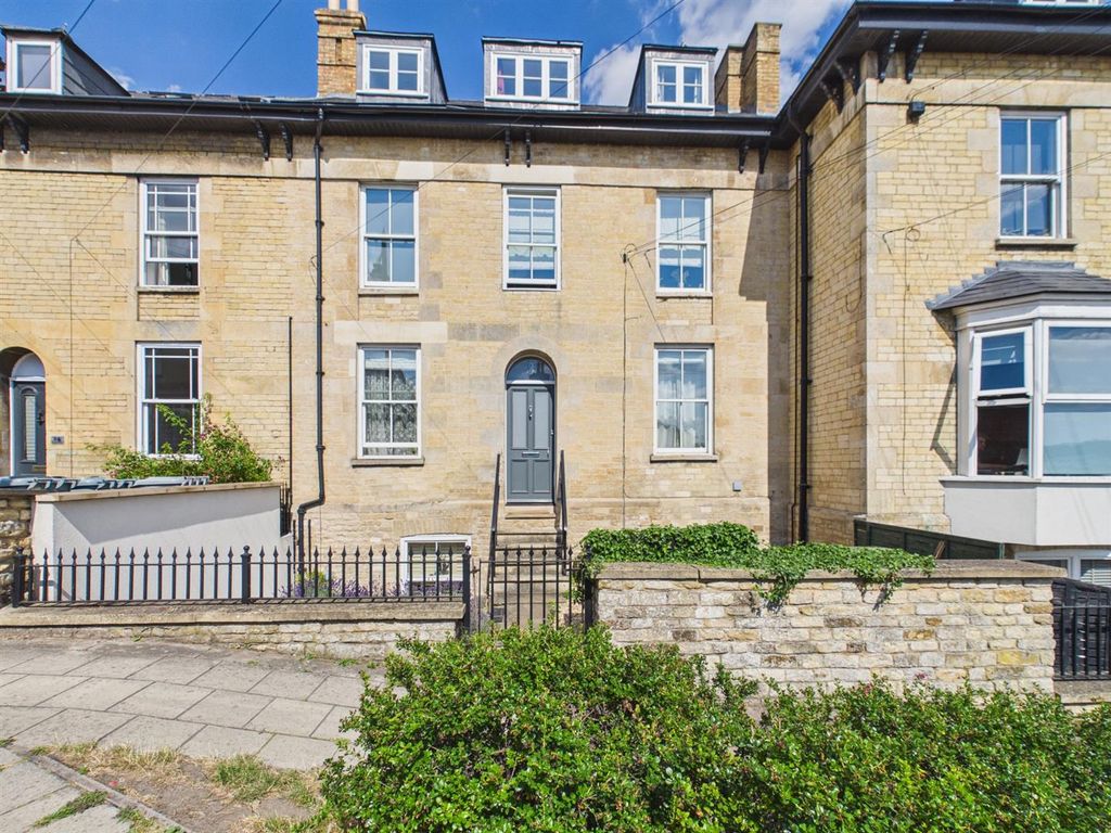 Property photo 1 of 11 Brownlow Terrace, Stamford