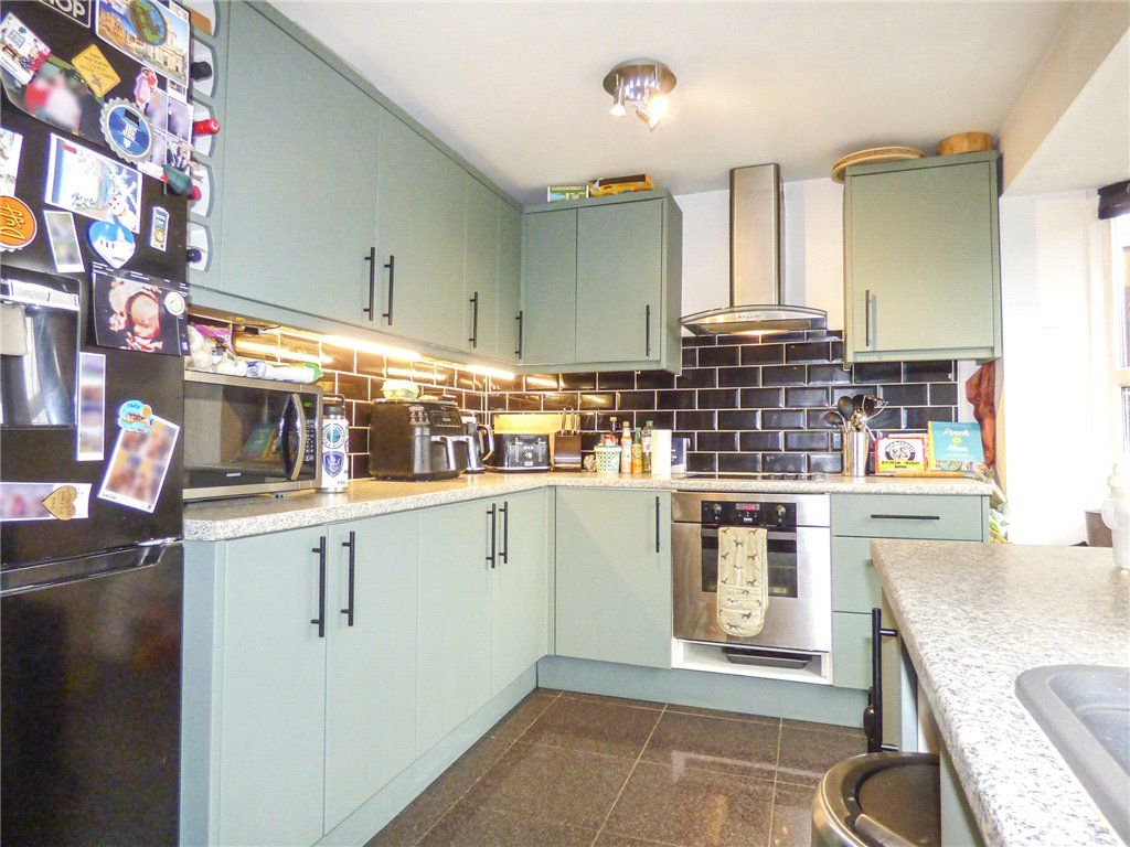 Property photo 3 of 16 Kitchen