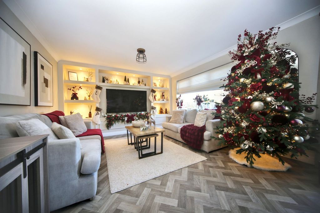 Property photo 2 of 23