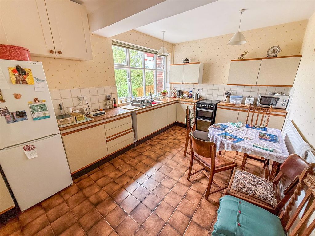 Property photo 3 of 24 Kitchen/ Breakfast Room