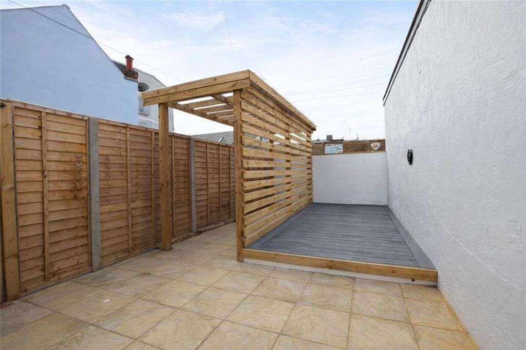 Property photo 3 of 3