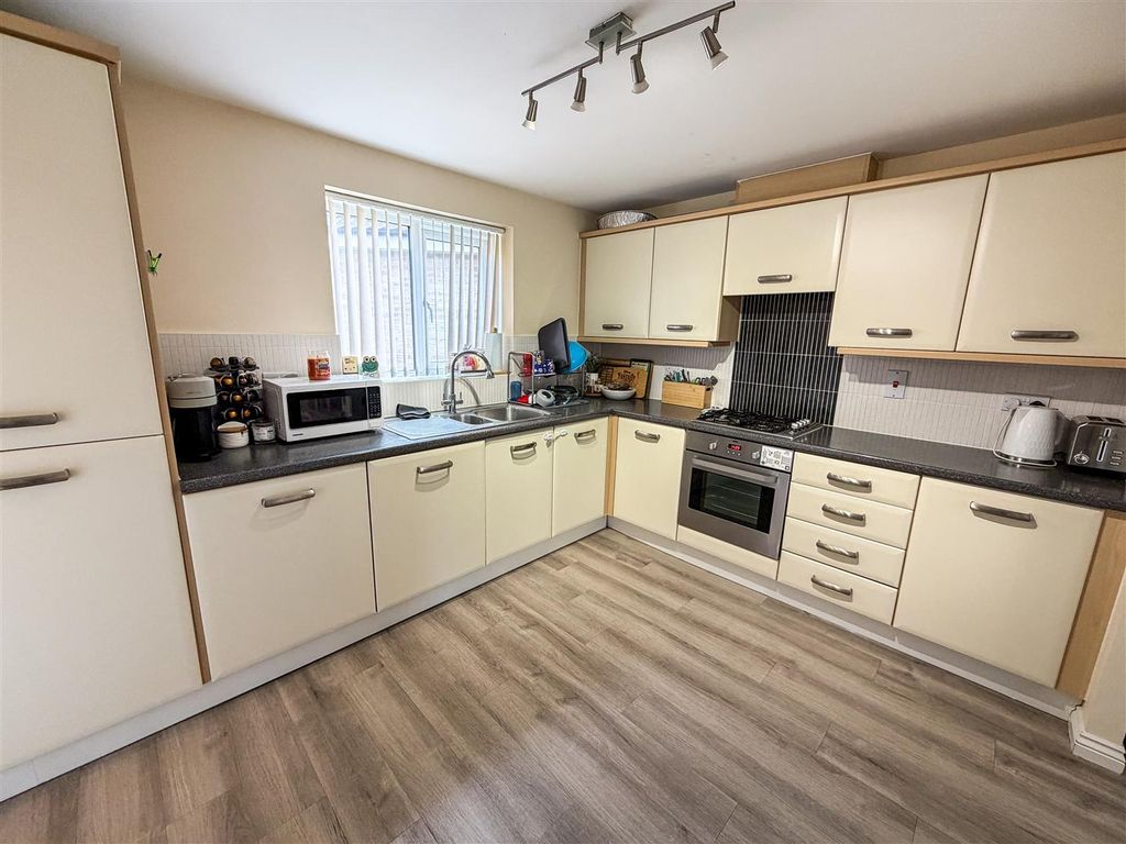 Property photo 2 of 26 Tlc_2383B5c5-6177-43F2-8016-00d152Faf105_7A75Bfa.J
