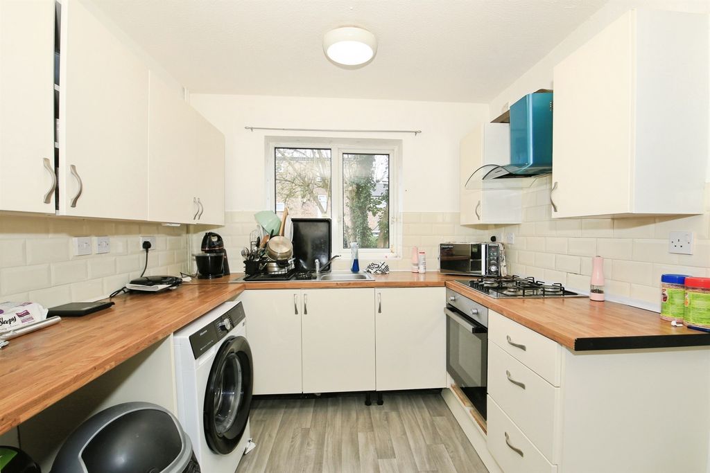 Property photo 2 of 17