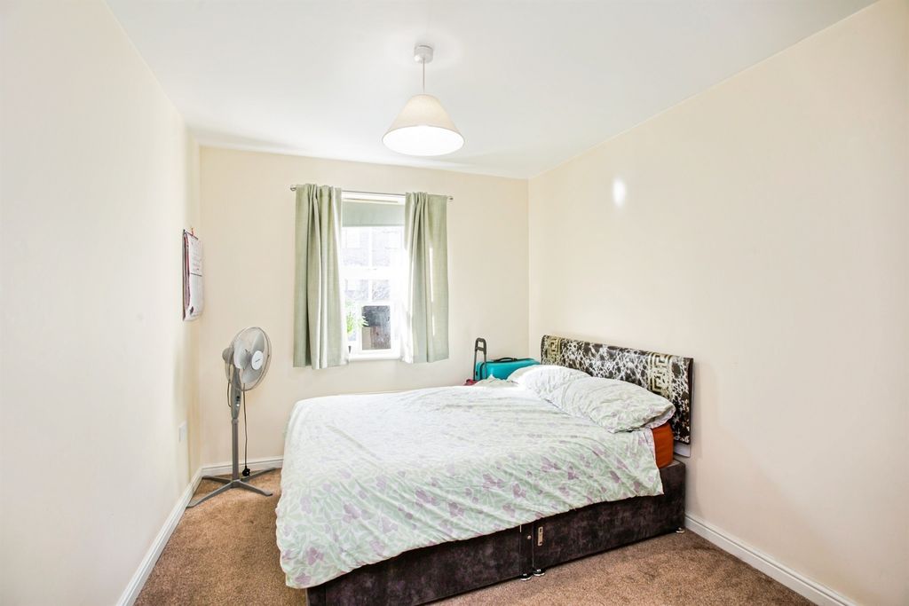 Additional image 7 of 2 bed flat for saleBishopdale Court, Halifax HX1