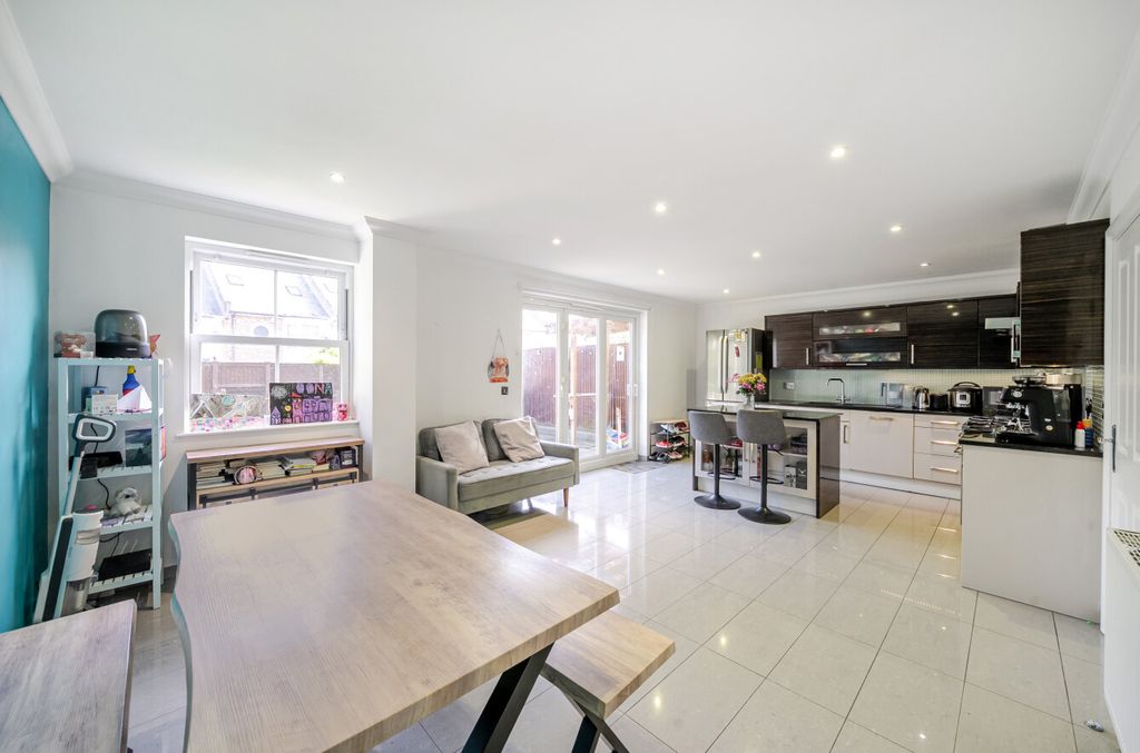 Property photo 2 of 19 1358135-8-68d50Ff...