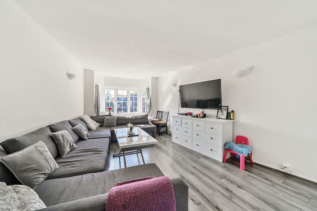 Property photo 2 of 17 1334047-8-6891cd4...
