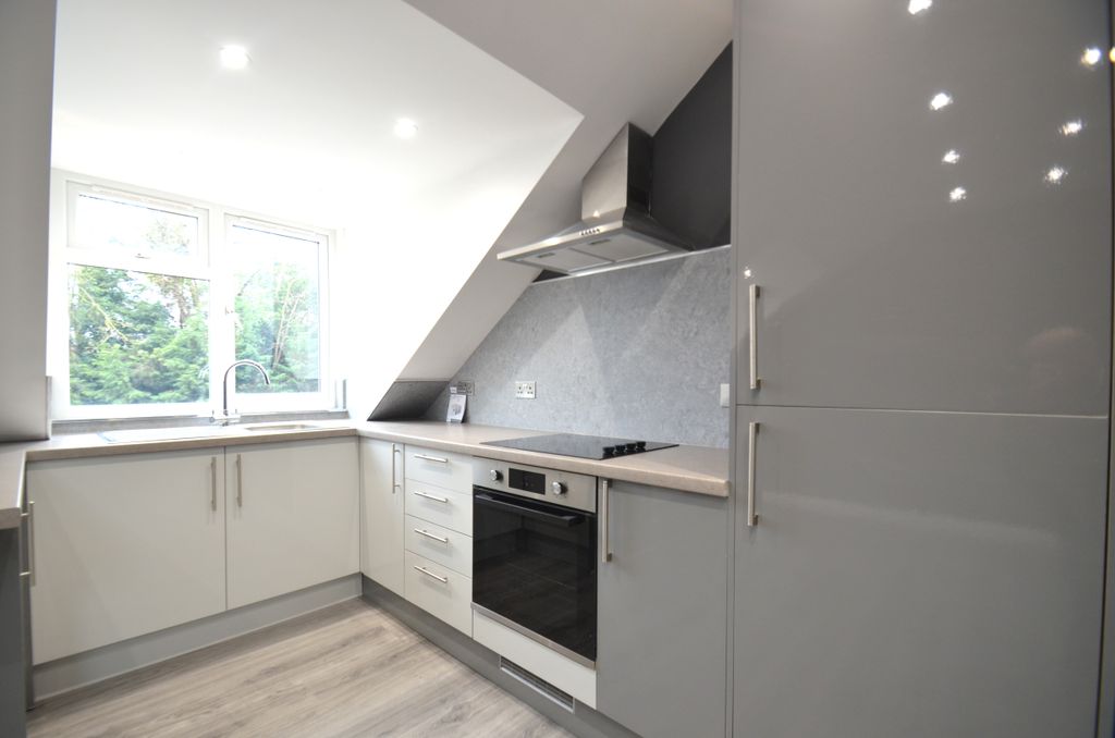 Property photo 1 of 7 Kitchen 3