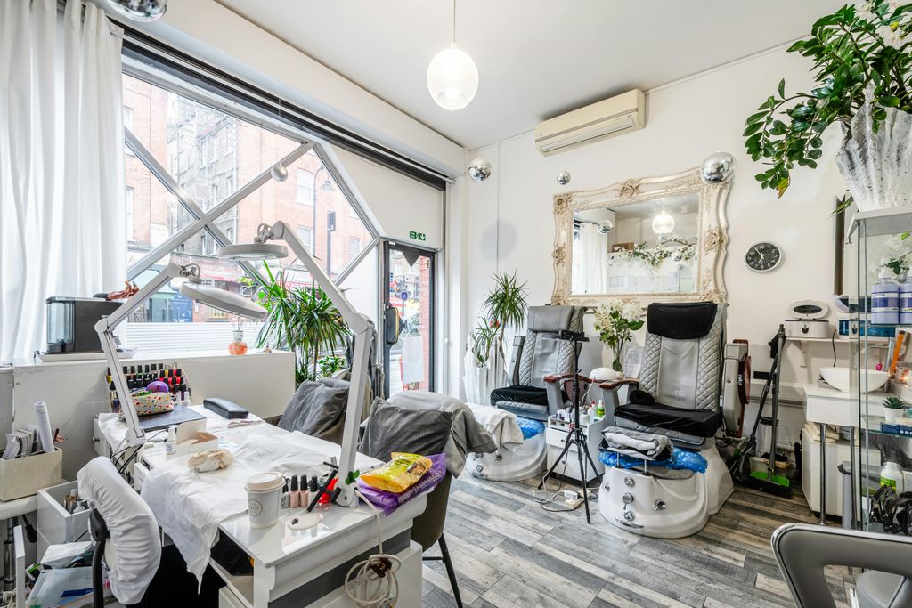 Property photo 3 of 11 Tavistock Pl 23A 7.Jpg