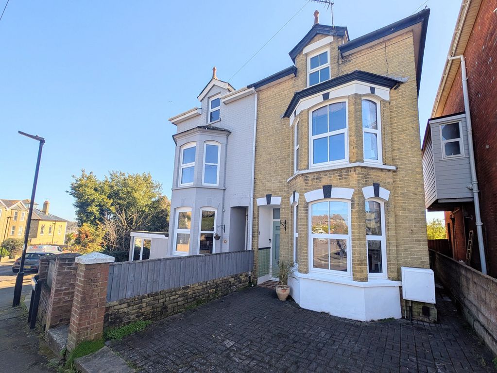 Property photo 2 of 40