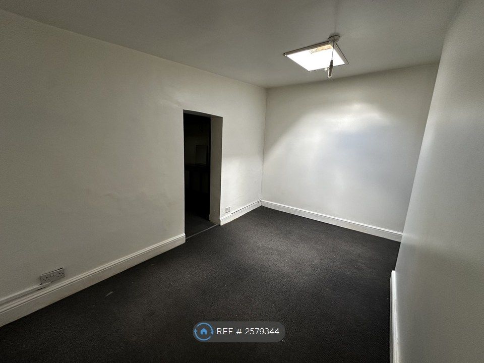 Property photo 1 of 16 Bedroom 1