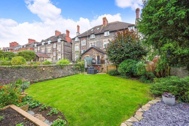 Property photo 2 of 17 Garden