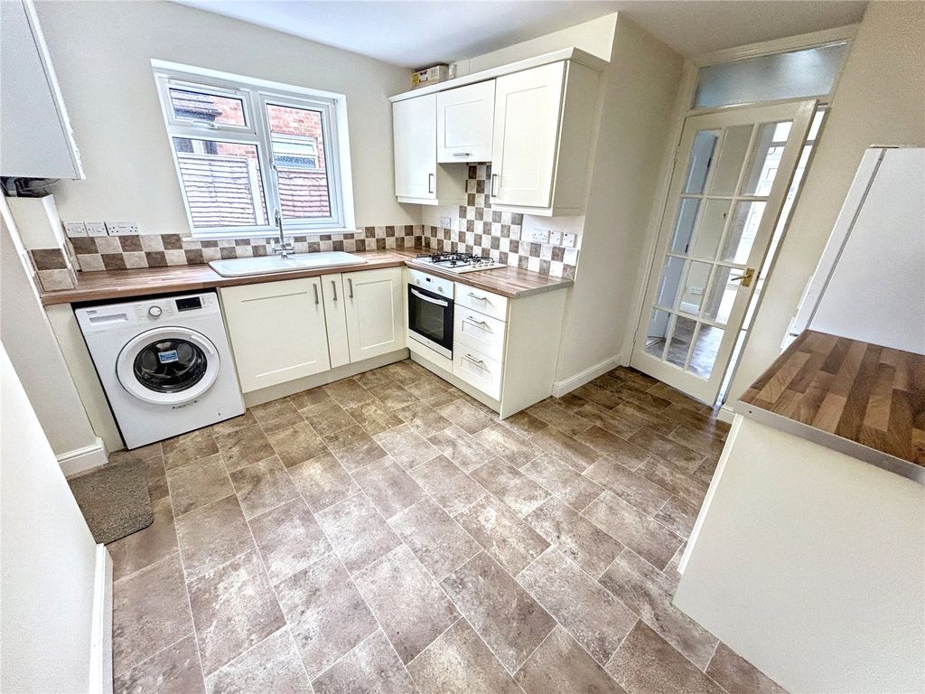 Property photo 3 of 9 Kitchen