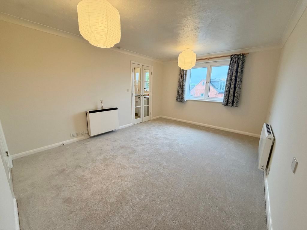 Property photo 3 of 16 Living Room