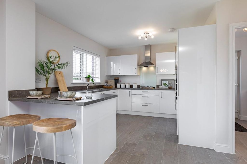 Property photo 2 of 8