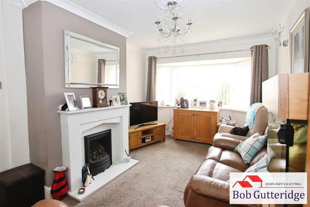 Property photo 2 of 20 Bay Fronted Lounge