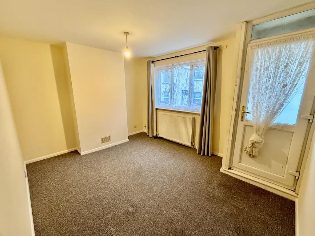 Property photo 2 of 11 Living Room