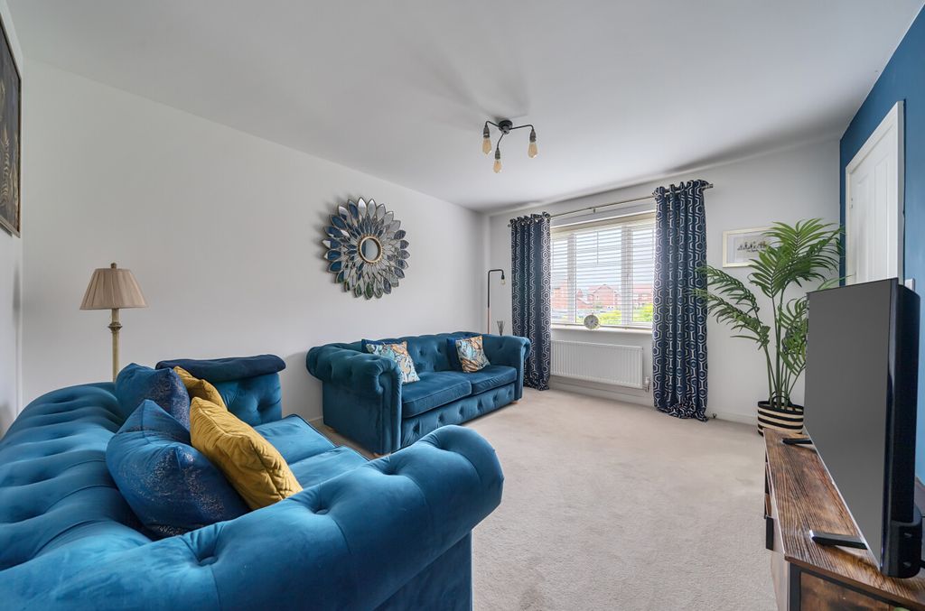 Property photo 2 of 8