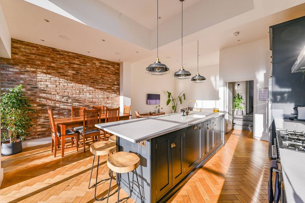 Property photo 3 of 29