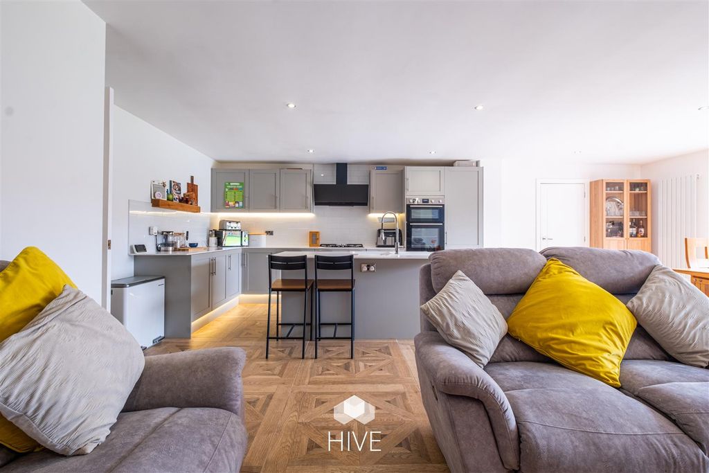 Property photo 2 of 20 Living Space