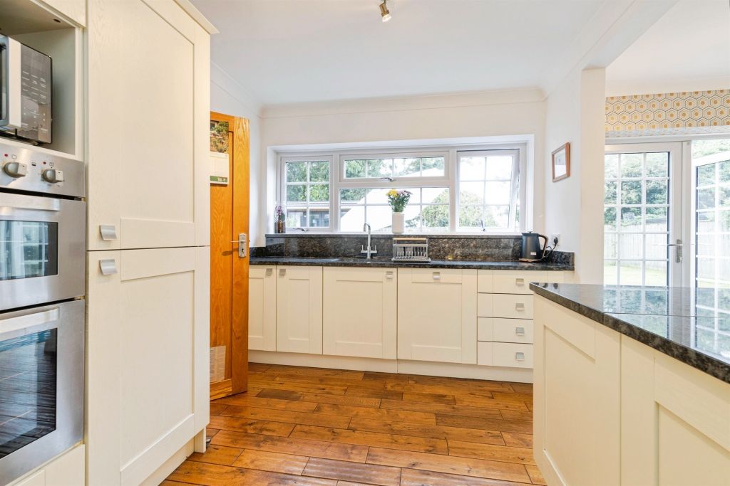 Property photo 2 of 25