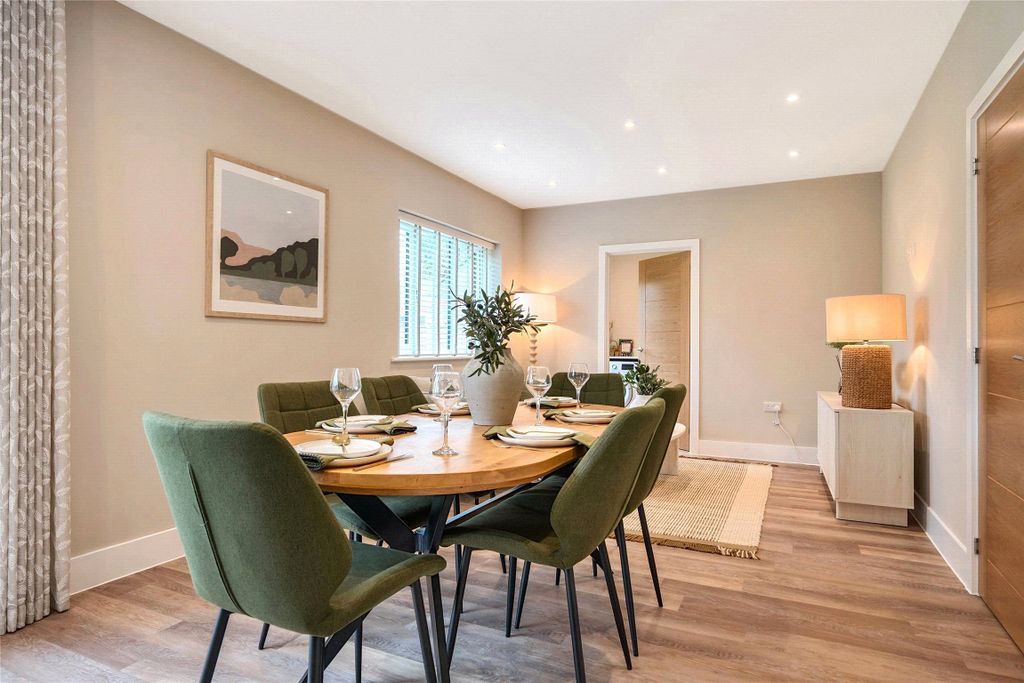 Property photo 3 of 10 Show Home