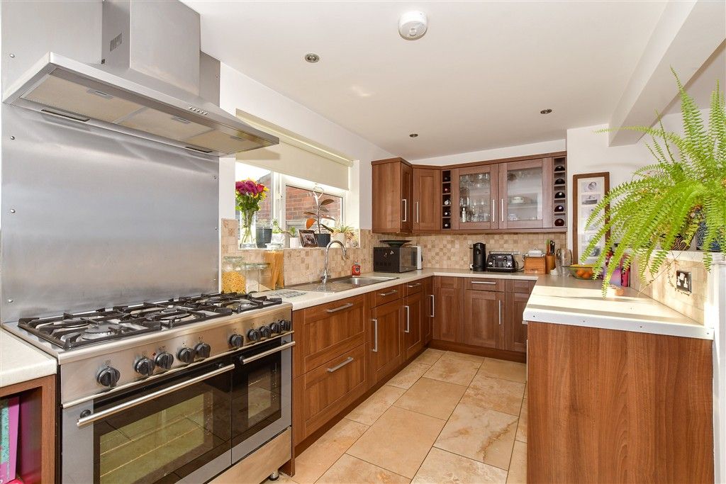 Property photo 2 of 10 Kitchen