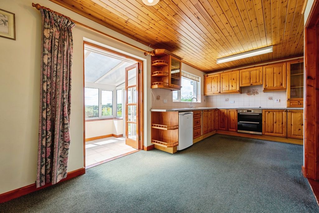 Property photo 2 of 17 Photo