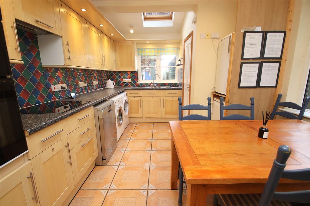 Property photo 2 of 23 Kitchen