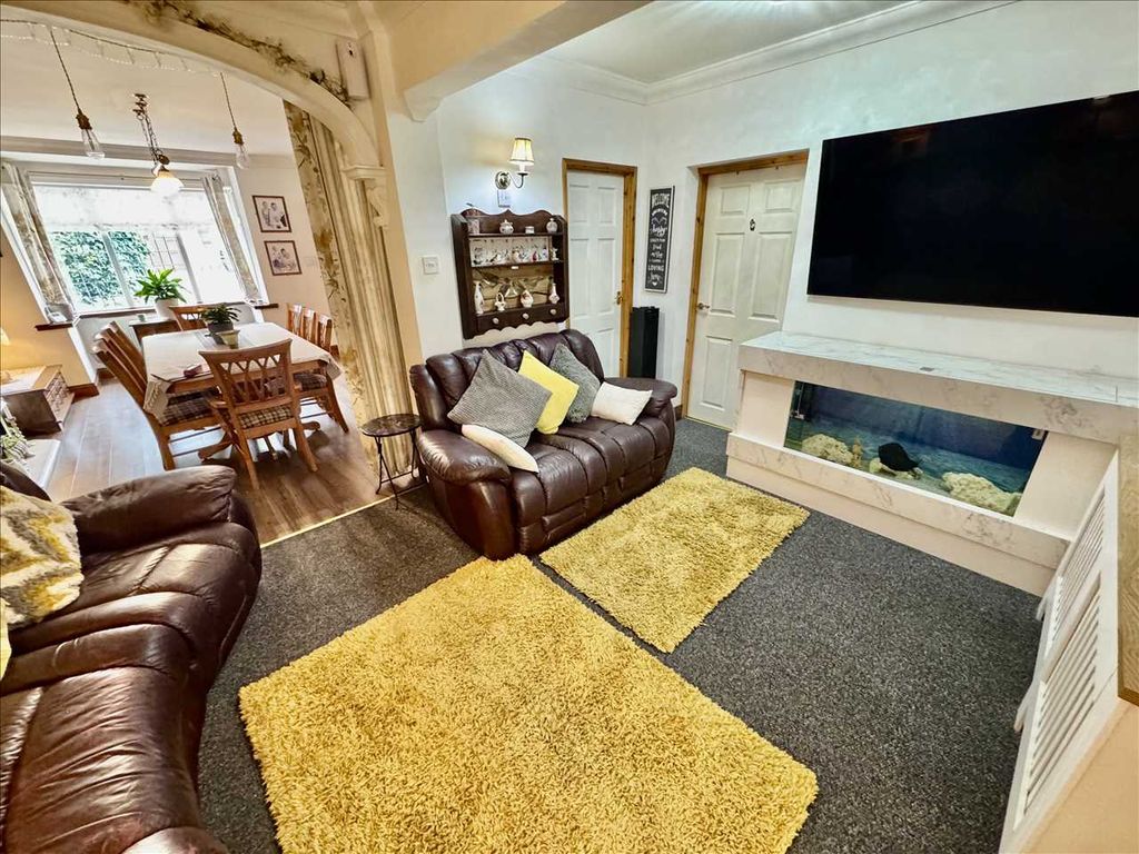 Property photo 3 of 13 Lounge