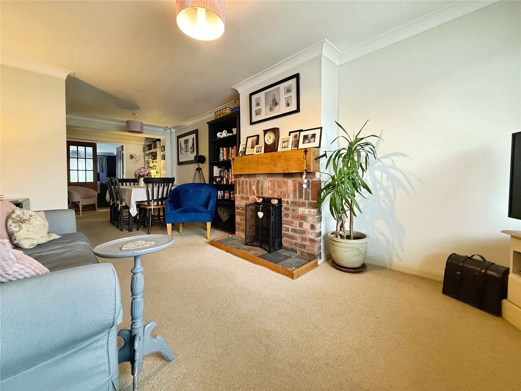 Property photo 3 of 18 Lounge